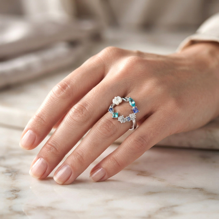 Bague en argent rhodi� jardin fleuri �voquant un cercle de fleurs printani�res aux couleurs de l\'oc�an - Vue 20