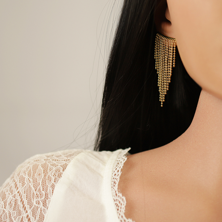 Boucles d\'oreille tige en acier doré drapé - Vue 20