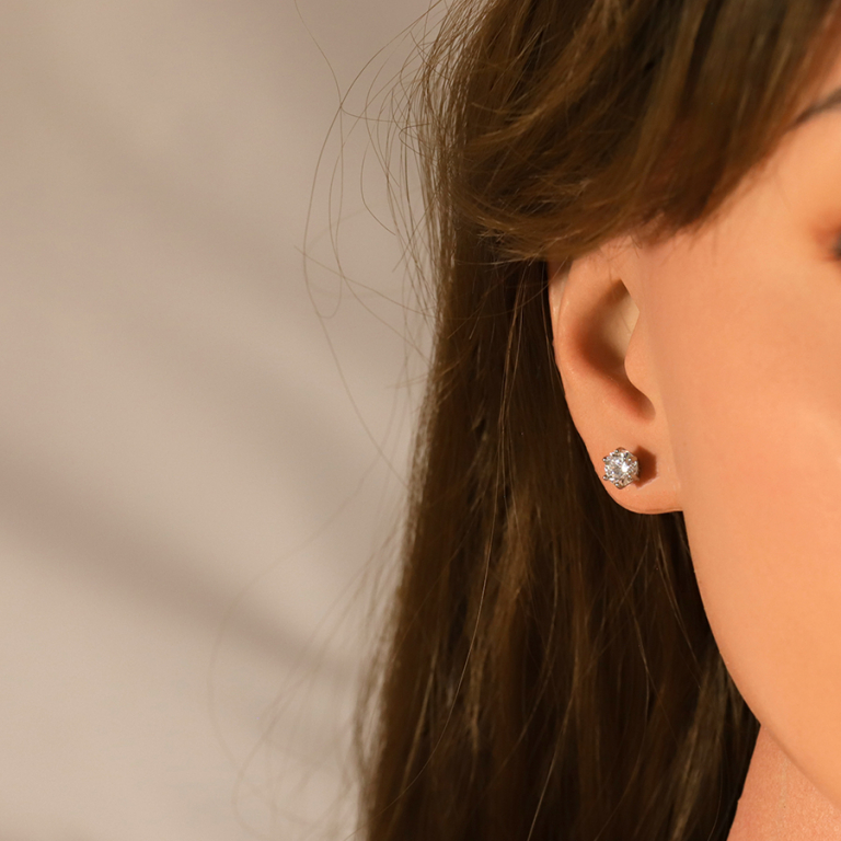 Boucles d\'oreille tige en acier oxyde blanc 6mm serti 6 griffes - Vue 20