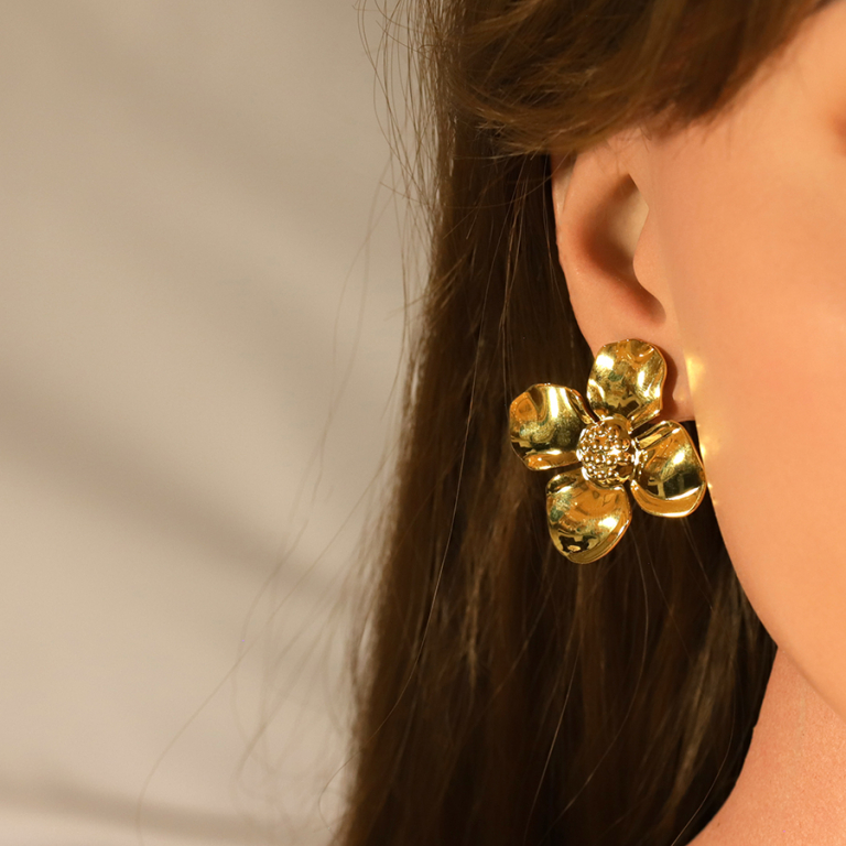 Boucles d\'oreille tige en acier doré jaune motif fleur - Vue 20