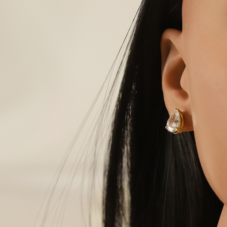 Boucles d\'oreille tige en acier dor� forme poire pav� d oxyde blanc serti  - 0.81cm x 0.26cm - Vue 20