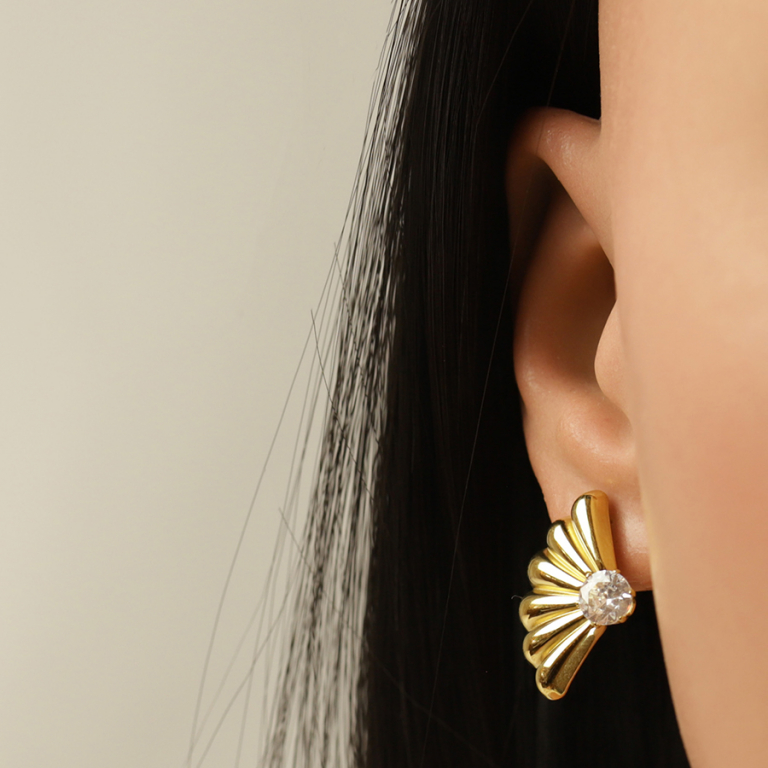 Boucles d\'oreille tige en acier dor� forme eventail avec oxyde blanc - Vue 20
