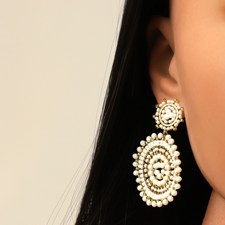 Boucles d\'oreille pendantes boh�me en acier dor� deux  ronds perle rose poudr� et blanches - Vue 20