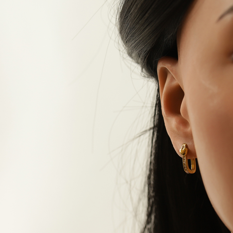 Cr�oles rectangulaires en acier dor� avec oxydes blancs sertis motif coeoeur - 10mm - Vue 20