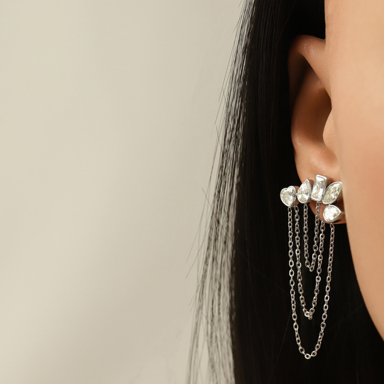 Boucles d\'oreille tige en acier cinq oxydes blancs avec cha�nettes - Vue 20