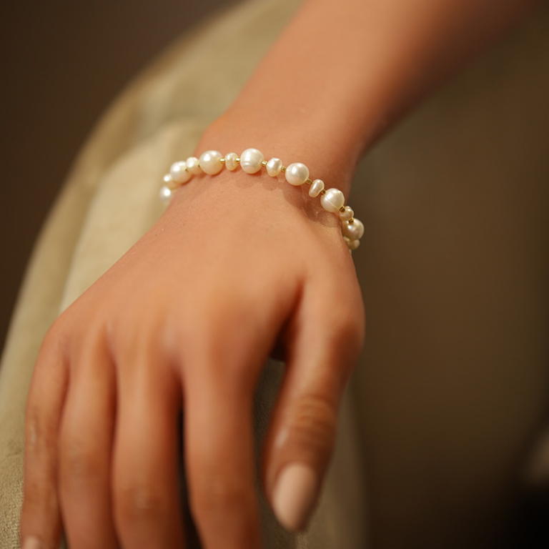 Bracelet en acier et PVD dor, perles blanches vritables 16+3cm - Vue 20