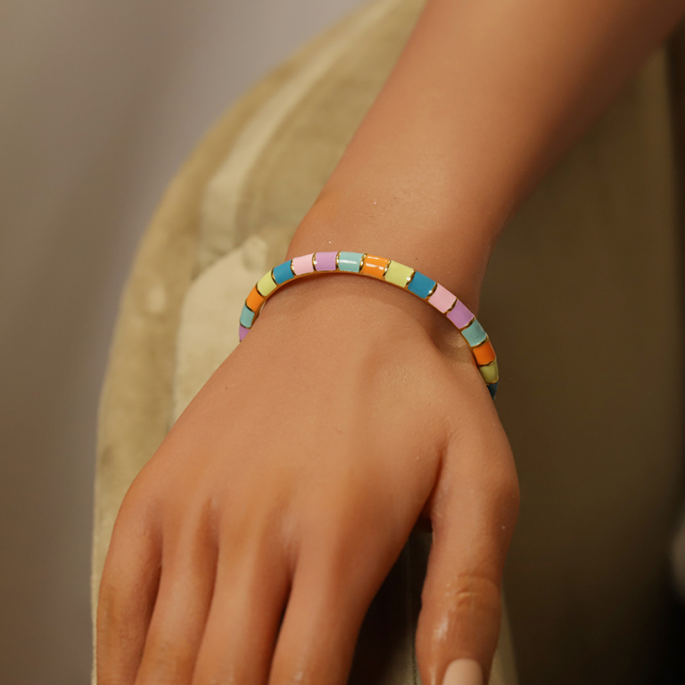 Bracelet en acier et PVD dor, forme jonc rsines multicolores - Vue 20