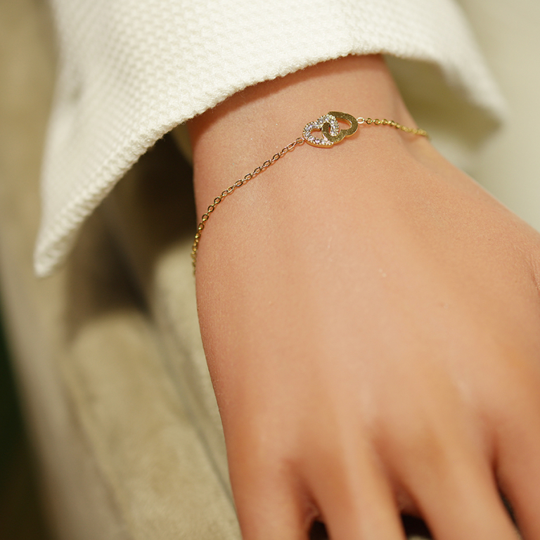 Bracelet en acier doré avec double coeur entrelacé un lisse et un avec contour d\'oxydes blancs - 16+3cm - Vue 20