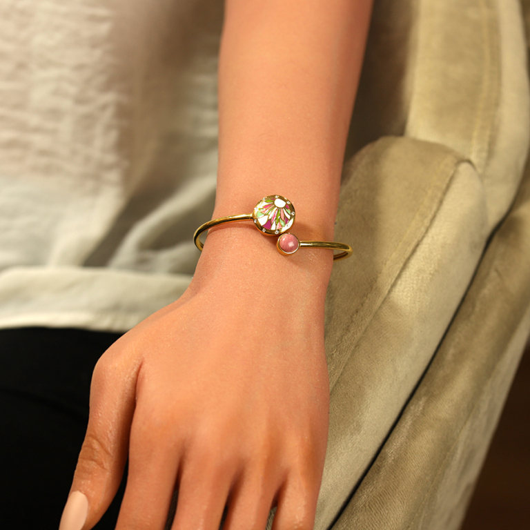 Bracelet Stella Mia en acier doré jaune jonc flexible résine blanc rose et violet - Vue 20