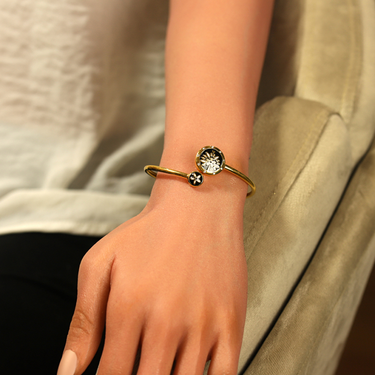 Bracelet Stella Mia en acier doré jaune jonc flexible résine noire et blanche - Vue 20