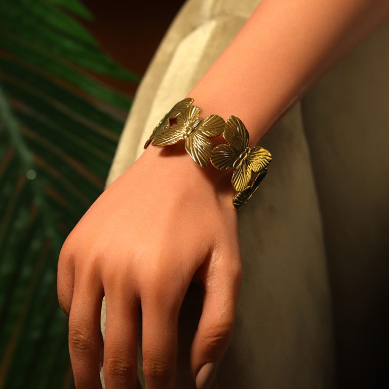 Bracelet en acier doré jaune rigide papillon - 60mm - Vue 20