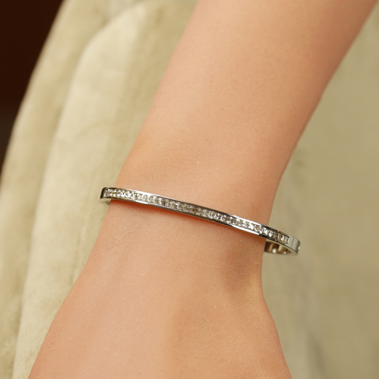 Bracelet en acier rigide articul� avec oxydes blancs - 60mm x 50mm - Vue 20