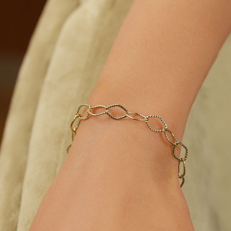 Bracelet en acier dor� maille losange cisel�e -18cm - Vue 20