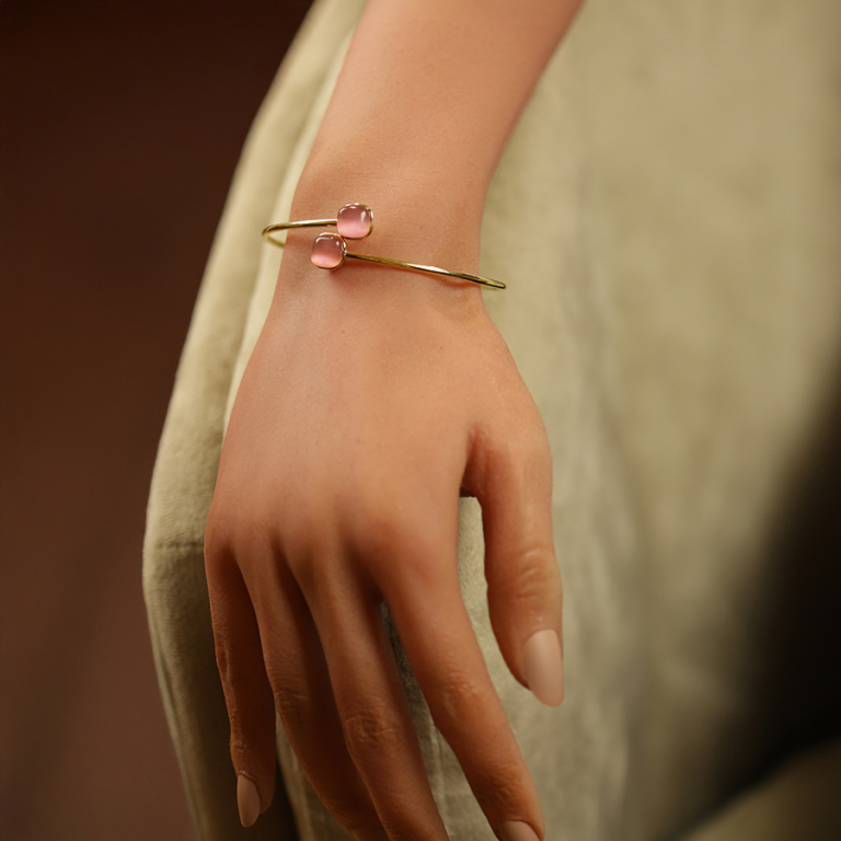 Bracelet en acier dor� jonc ouvert deux carr�s roses imitation oeil de chat -  62mm - Vue 20