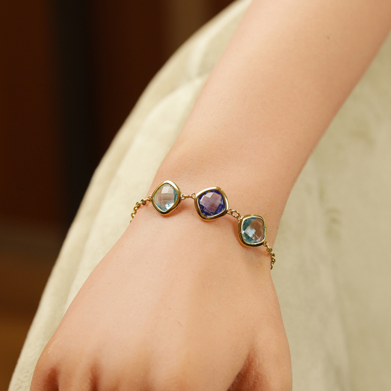 Bracelet en acier dor� avec oxydes carr�s bleu ciel et bleu fonc� - 17+2cm - Vue 20