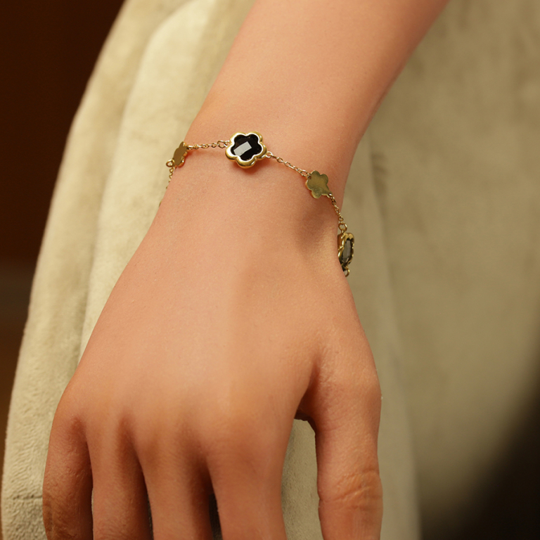Bracelet en acier dor� pastilles fleur dor�es et oxydes forme fleur noirs et blancs - 16+3cm - Vue 20