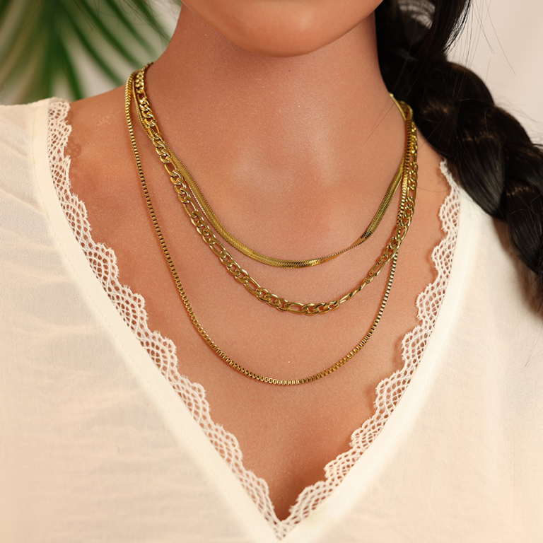 Collier en acier PVD jaune 3 chaînes avec 3 maillages différents longueur 38+5cm - Vue 20