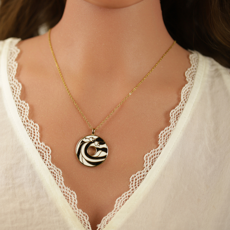 Collier Stella Mia en acier doré pendentif anneau résine noire et blanche - 45+10cm - Vue 20