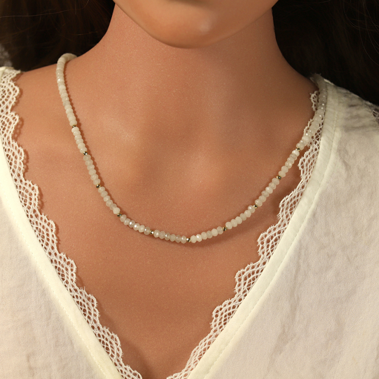 Collier avec agates blanches véritables et boules facetées en acier doré - 38+5cm - Vue 20