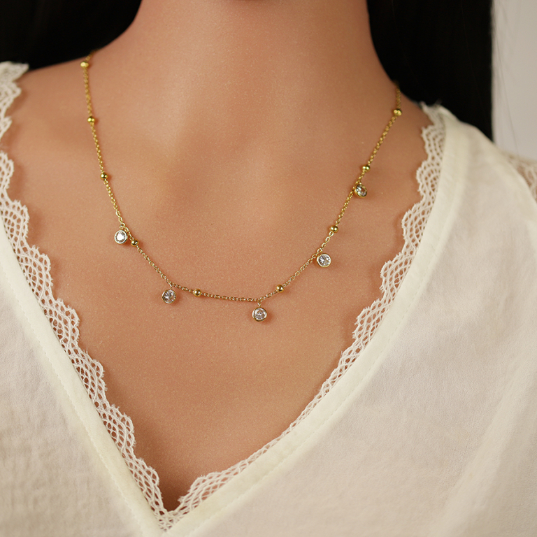 Collier en acier doravec  boules et oxydes blancs sertis  - 42+4cm - Vue 20