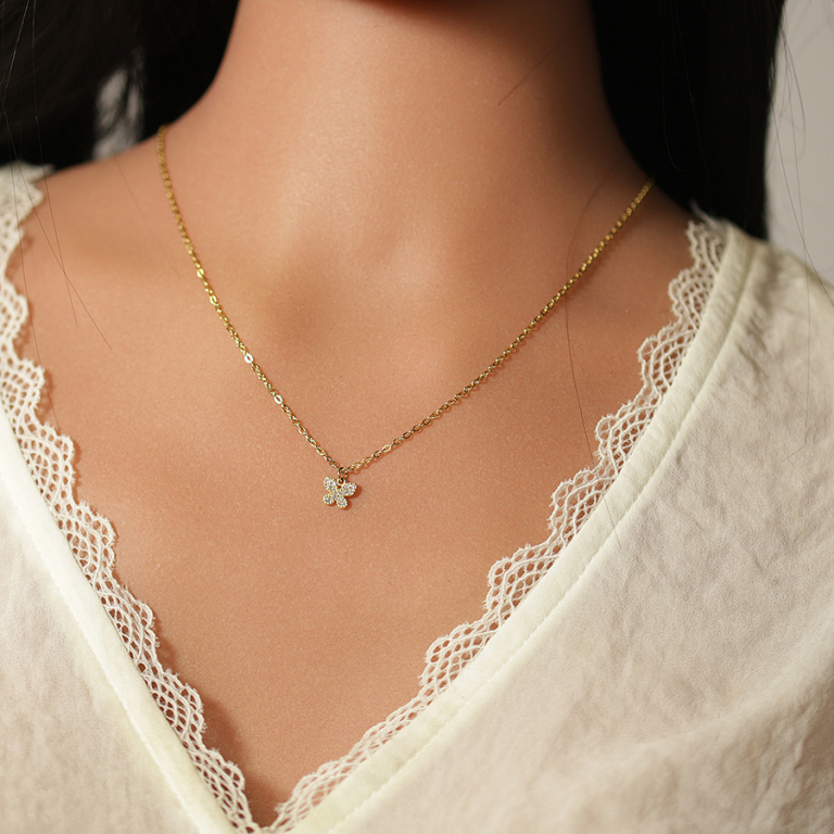 Collier en acier doré pendentif papillon avec oxydes blancs sertis - 38+5cm - Vue 20