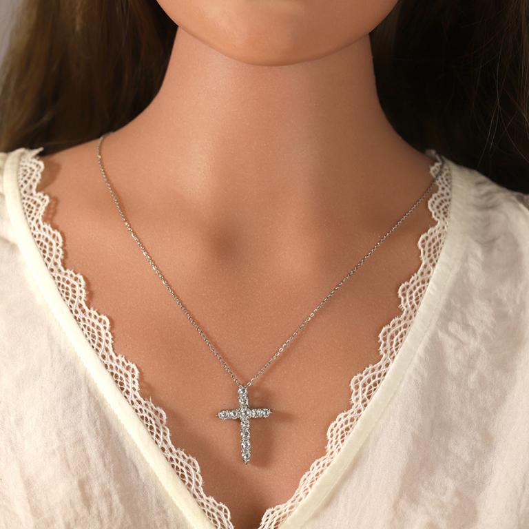 Collier en acier chaîne maille forcat avec pendentif croix 33mm orné d\'oxydes blancs - 45+10cm - Vue 20