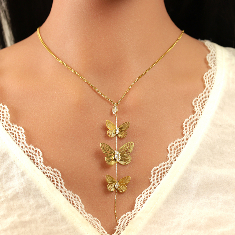 Collier en acier dor� avec pendant trois  papillons et oxydes blancs - Vue 20