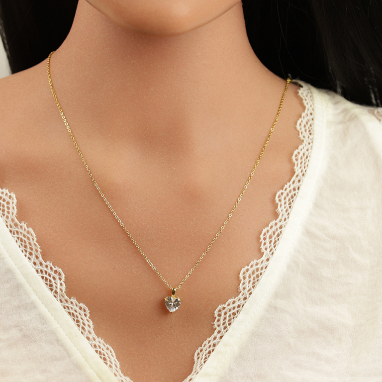 Collier en acier dor� pendentif coeur d\'oxyde blanc serti 0.88cm x 0.86cm  - 38+5cm - Vue 20