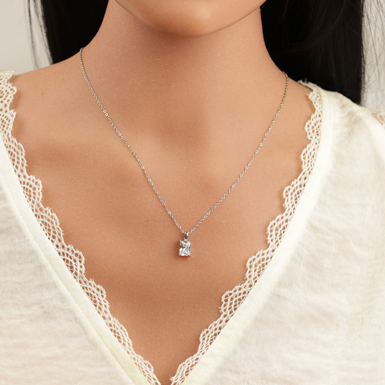 Collier en acier pendentif rectangulaire oxyde blanc serti 0.58cm x 0.93cm - 38+5cm - Vue 20