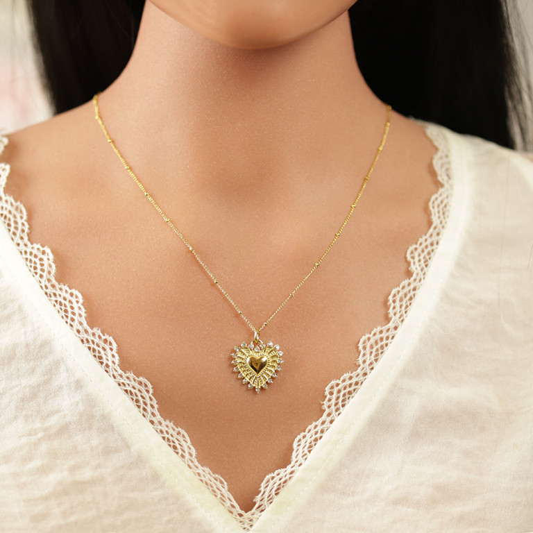 Collier en acier dor� avec pendentif coeur 22mm rayonnant avec contour d\' oxydes blancs - 45+5cm - Vue 20