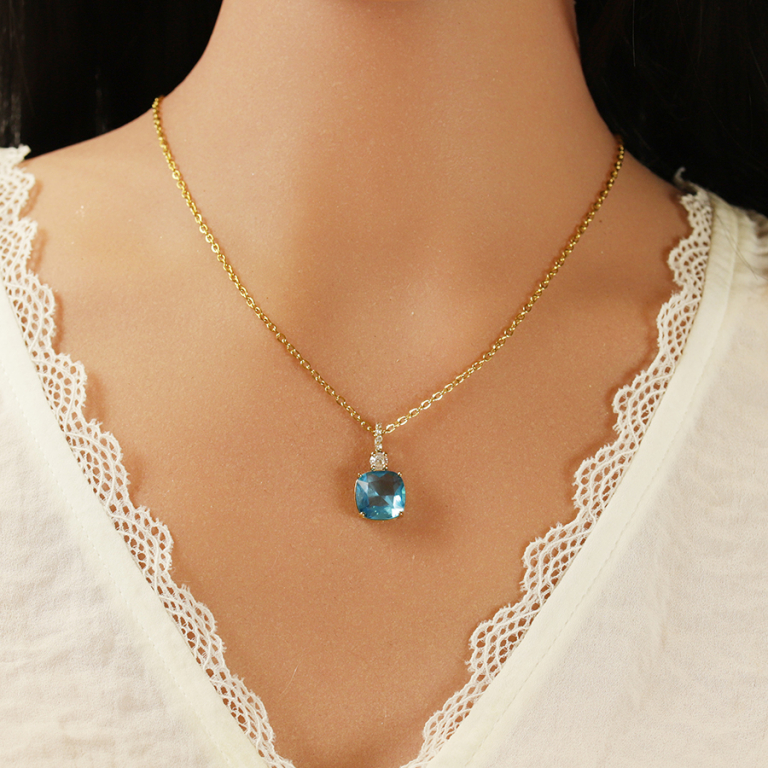 Collier en acier dor� pendentif carr� bleu ciel - 47+5cm - Vue 20