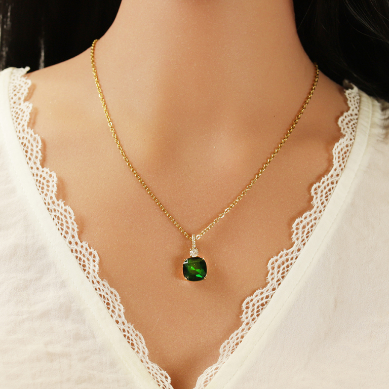 Collier en acier dor� pendentif carr� vert - 47+5cm - Vue 20