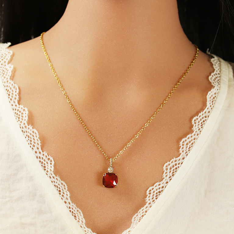 Collier en acier dor� pendentif carr� rouge - 47+5cm - Vue 20