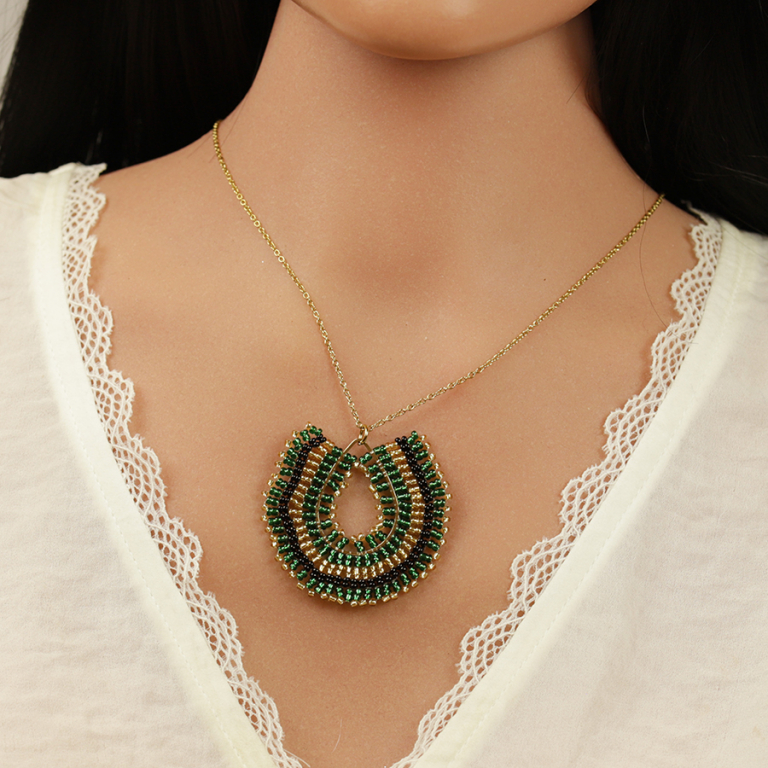 Collier en acier dor� pendentif boh�me avec perles vertes noires et do�es - 42+10cm - Vue 20