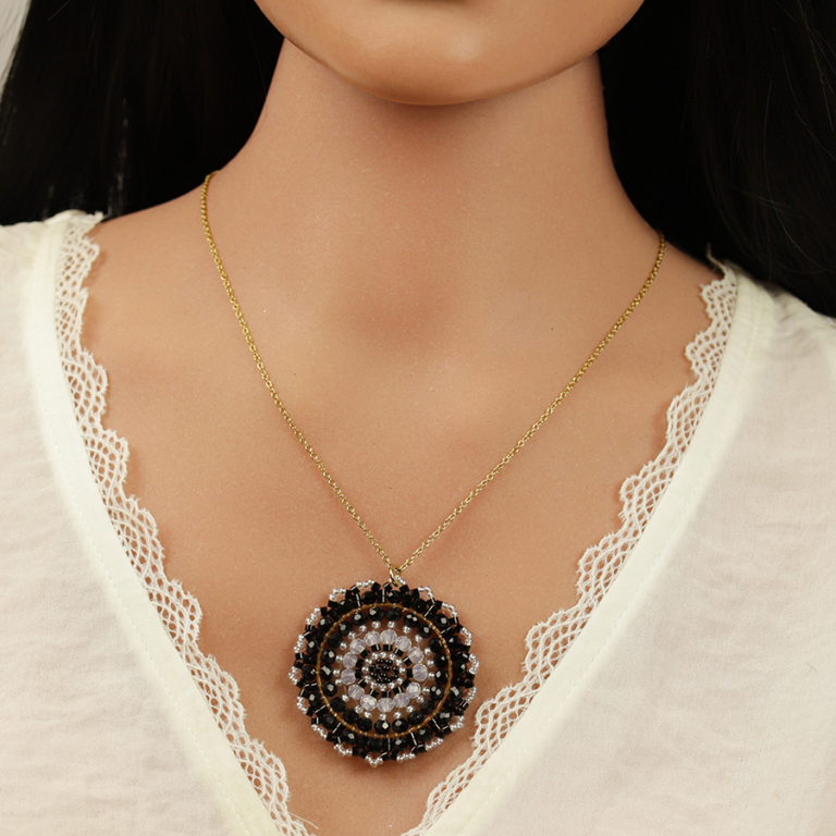 Collier en acier dor� pendentif rond boh�me avec pierresnoires et blanches -  42+10cm - Vue 20