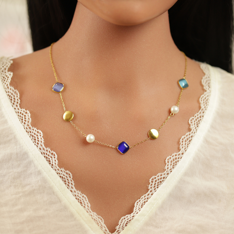 Collier en acier dor� avec perle blanche imitation et pierres bleues effet oeil de chat - 40+5cm - Vue 20