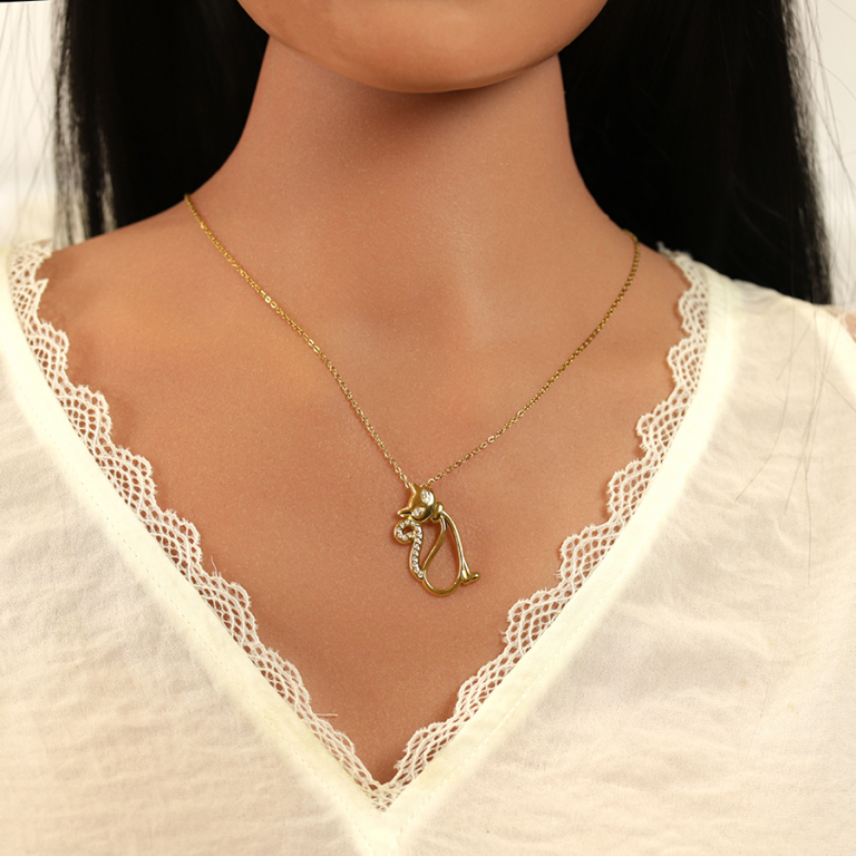 Collier en acier dor� avec pendentif chat corps �vid� et oxydes blancs  - 40+5cm - Vue 20