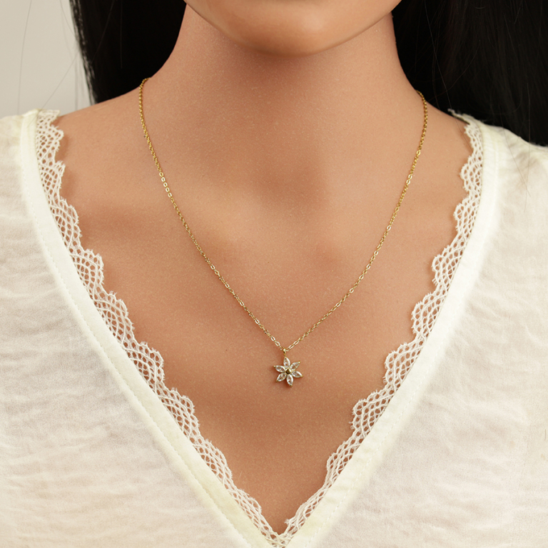 Collier en acier dor� pendentif fleur avec oxydes blancs - 42+5cm - Vue 20
