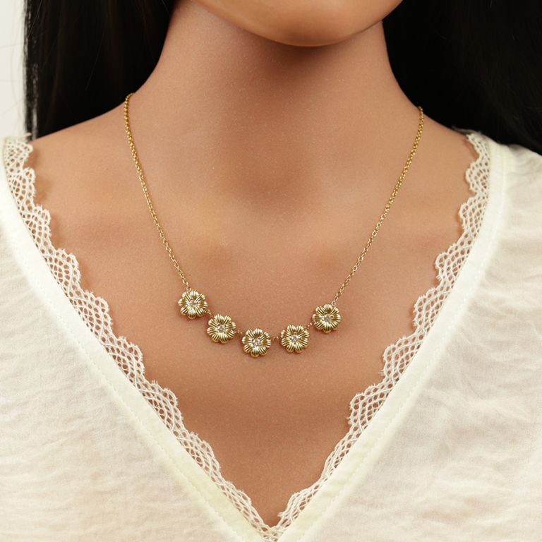 Collier en acier dore cinq  fleurs avec oxydes blancs sertis - 42+5cm - Vue 20