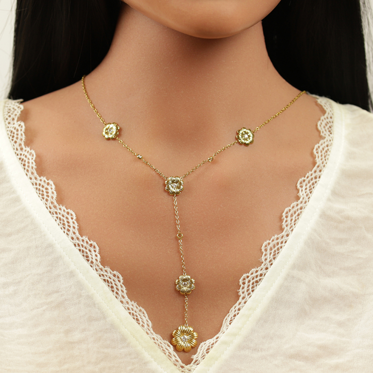 Collier en acier dore forme cravate avec fleurs et oxydes blancs sertis - 42+5cm - Vue 20