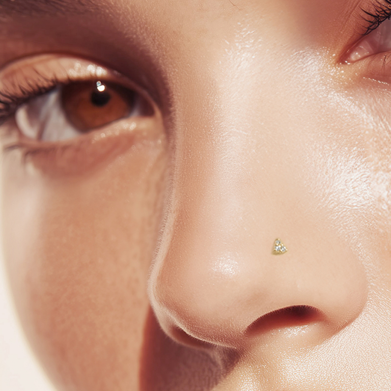 Piercing de nez en acier doré triangle d\'oxydes blancs - Vue 20