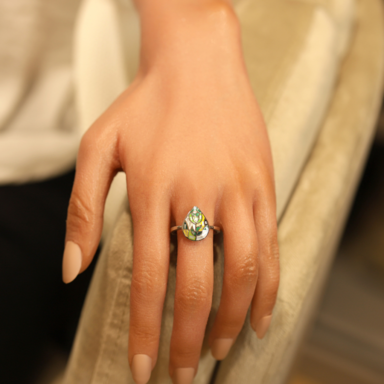 Bague Stella Mia en acier forme goutte nacre et résine - Vue 20