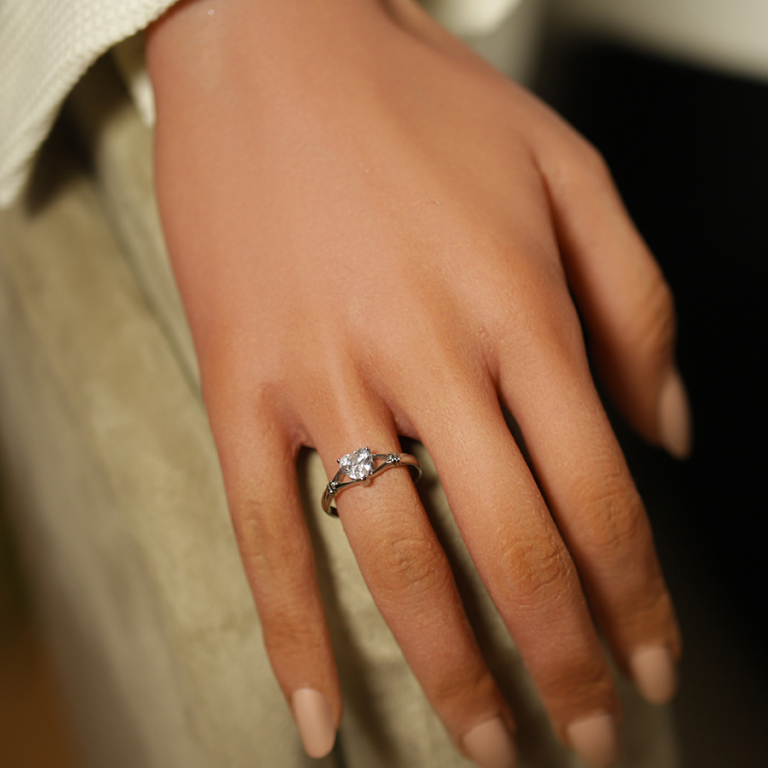 Bague en acier oxyde blanc forme coeur - Vue 20