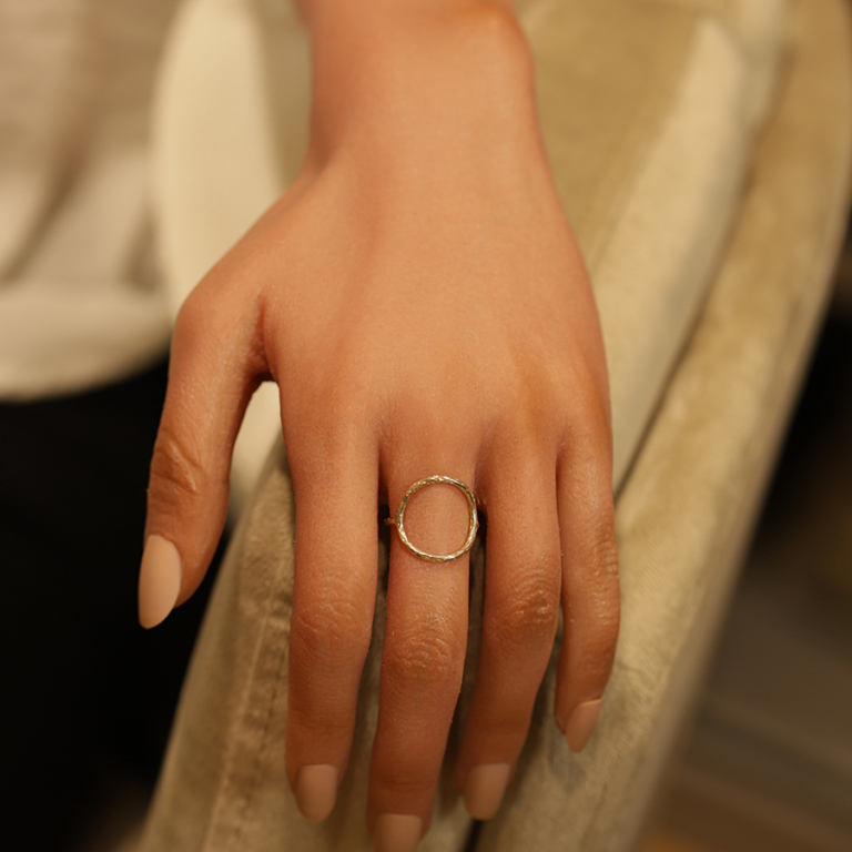 Bague en acier doré, cercle martelé - Vue 20