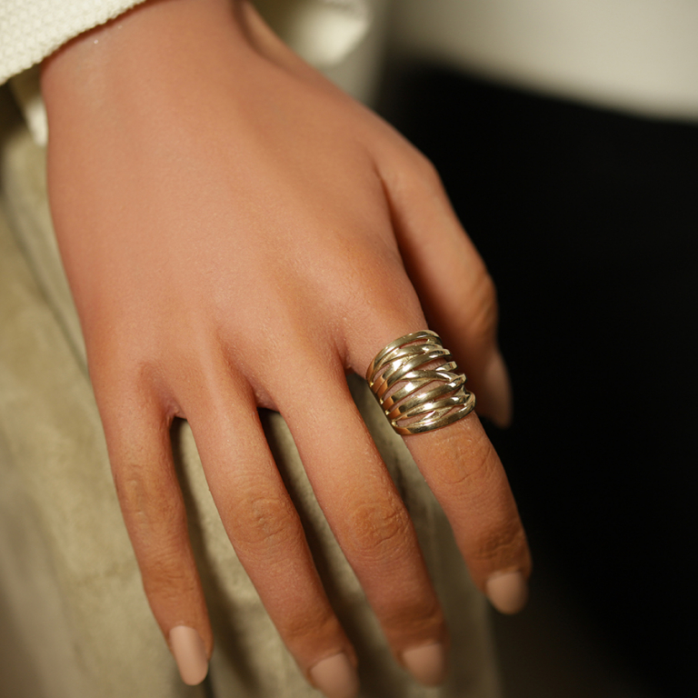 Bague en acier doré large et ajourée - Vue 20