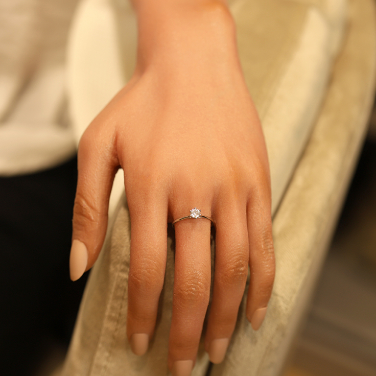 Bague en acier avec solitaire oxyde blanc 4,5mm serti 6 griffes - Vue 20