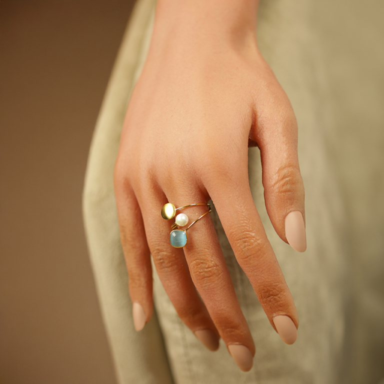 Bague en acier dor� pastille lisse un carr� oeil de chat imitation bleu et perle blanche imitation - r�glable - Vue 20