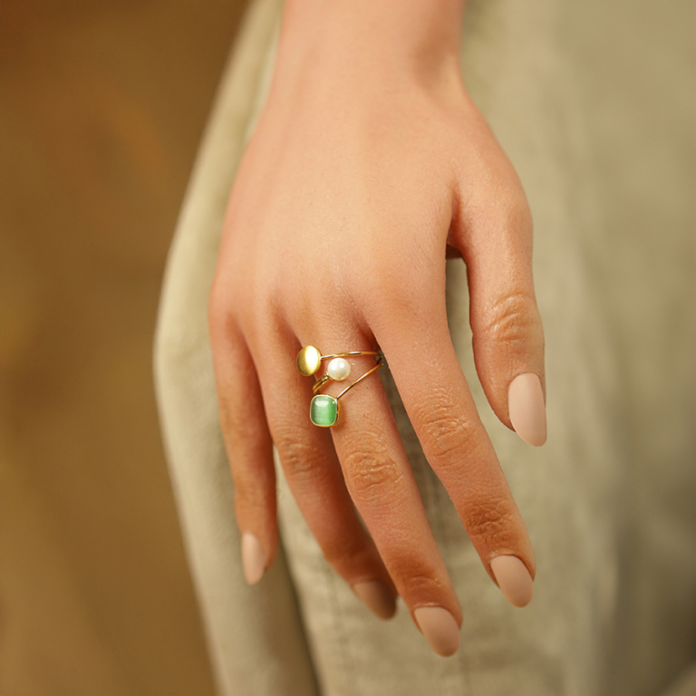 Bague en acier dor� pastille lisse un carr� oeil de chat imitation vert et perle blanche imitation - r�glable - Vue 20