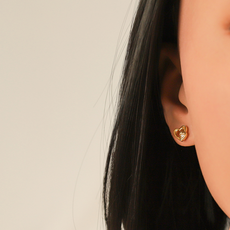 Boucles d\'oreille tige en plaqu� or coeurs avec oxydes blancs - Vue 20