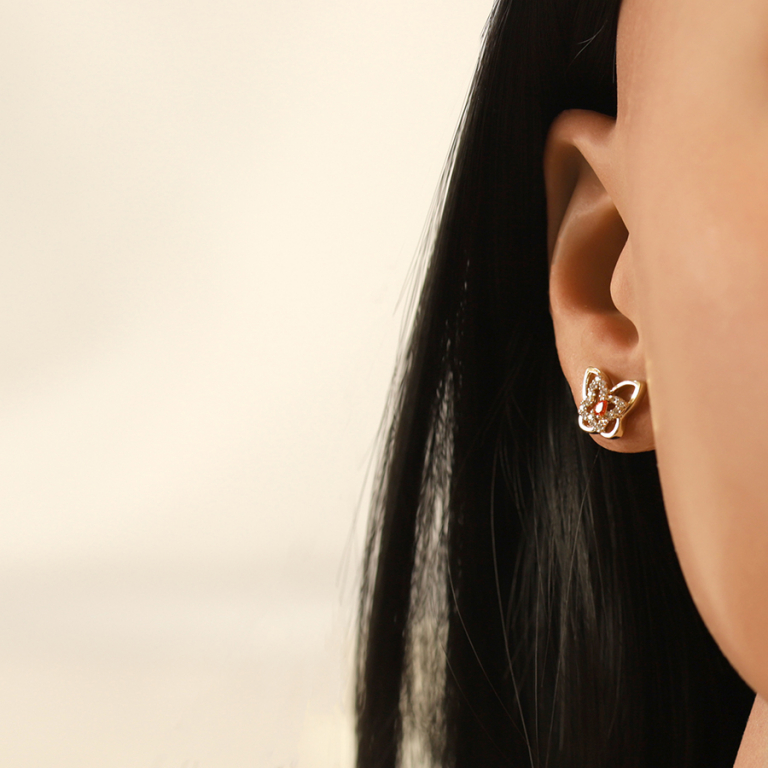 Boucles d\'oreille tige en plaqu� or papillon oxyde rouge et oxydes blancs - Vue 20